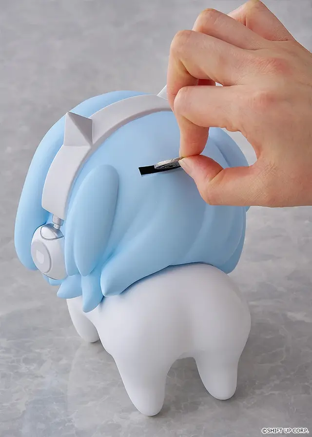 『勝利の女神：NIKKE』謎生物「SHIDORO」が大きめソフビ化！愛らしいフォルム、貯金箱として活用できる優れもの