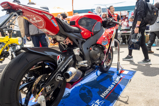ホロライブ、学マス、ブルアカまで！快晴の空に集結した痛車＆痛バイクを一挙紹介【萌ーターサイクルショー!?痛バイクコレクション】