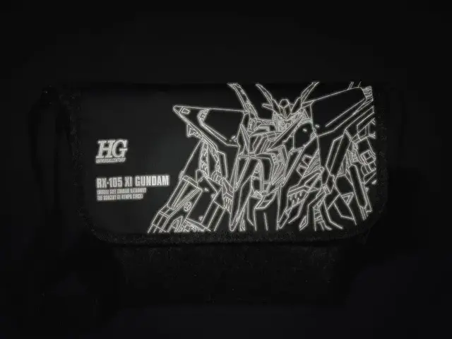 「Ξガンダム」が光を反射して輝く！メッセンジャーバッグが、「smart 2026年7月号」に付いてくる