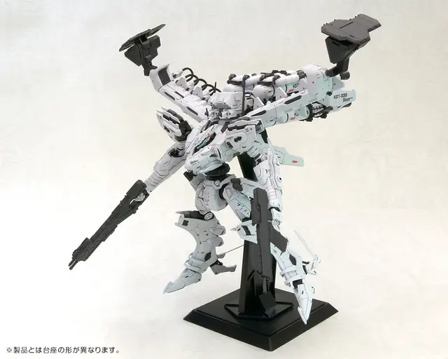 『アーマード・コア』より「ラインアーク ホワイト・グリント＆V.O.Bセット」が再生産！塗装しやすい通常成型色に変更