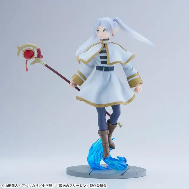 「葬送のフリーレン」より「フリーレン」プライズフィギュアが再登場！杖とエフェクトで再現された戦闘シーンイメージで立体化
