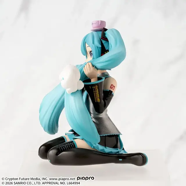 髪を持ち上げて…モフッ！「初音ミク×シナモロール‐もふっとVer.」フィギュアが可愛いープライズ向けに展開