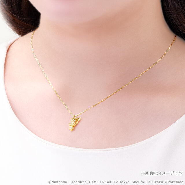 K18カビゴンが99万円！『ポケモン』30周年記念ネックレス全5種が予約受付中、ダイヤモンドを持ったピカチュウやコイキングの“はねる”も
