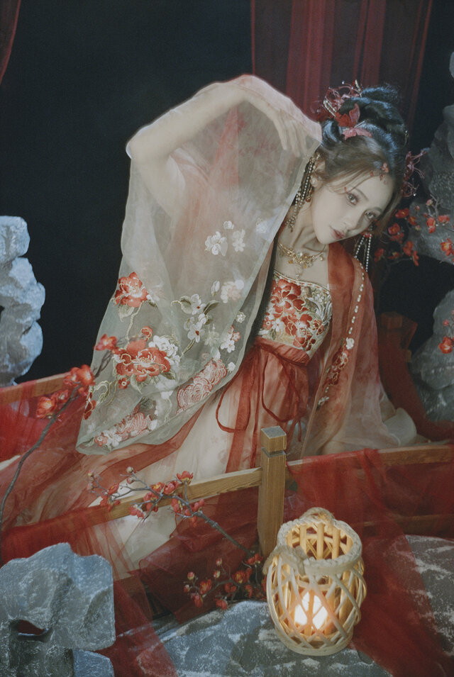 伊登/Idun（Instagram：yuiyui331、Instagram（コスプレ）：yuiyui331_cos）_バルナックライカⅡf＋CineStill 800T