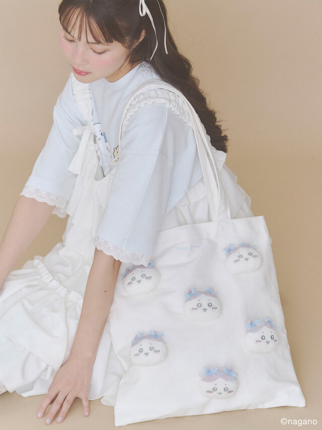 「ちいかわ」ガーリーなスペシャルコレクション!お顔たっぷりのぬいぐるみトートほか、フリルやリボンが可愛いTシャツなど先行販売