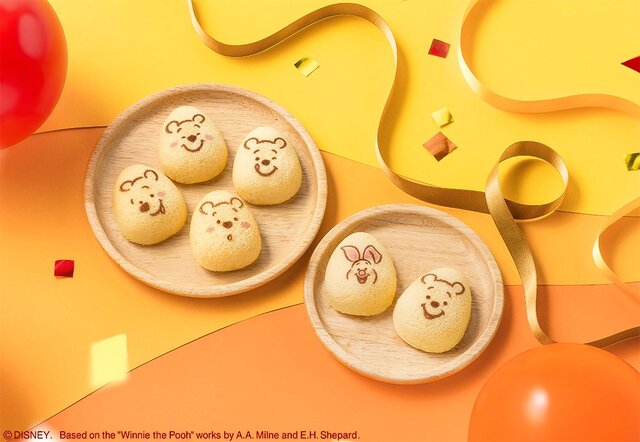 「くまのプーさん」ぷくぷくしたシール付きの可愛い「はちみつケーキ」! ピンズ、トートバッグなどが原作デビュー100周年お祝いで販売