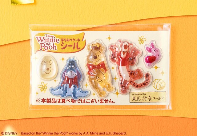 「くまのプーさん」ぷくぷくしたシール付きの可愛い「はちみつケーキ」! ピンズ、トートバッグなどが原作デビュー100周年お祝いで販売