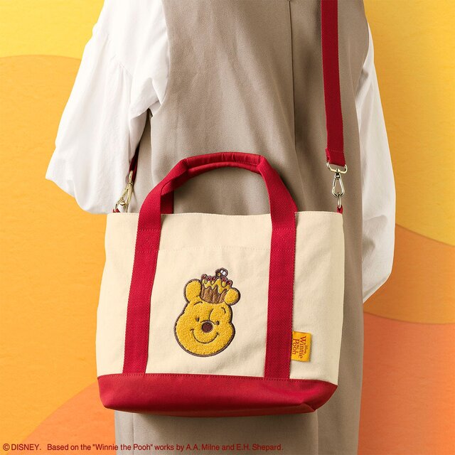 「くまのプーさん」ぷくぷくしたシール付きの可愛い「はちみつケーキ」! ピンズ、トートバッグなどが原作デビュー100周年お祝いで販売