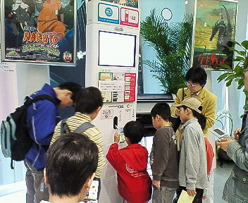 本編の映像はバーチャルボーイをカラーにしたような感じです。