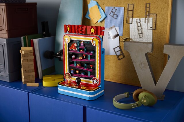 懐かしのアーケードゲーム『ドンキーコング』がレゴに！タルが転がり、ジョイスティックでジャンプマンを操作するアクションギミック搭載