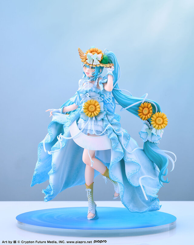 湖に舞い降りた「初音ミク」が爽やかで幻想的！「マジカルミライ 2026」緜氏によるメインビジュアルのフィギュアが予約開始