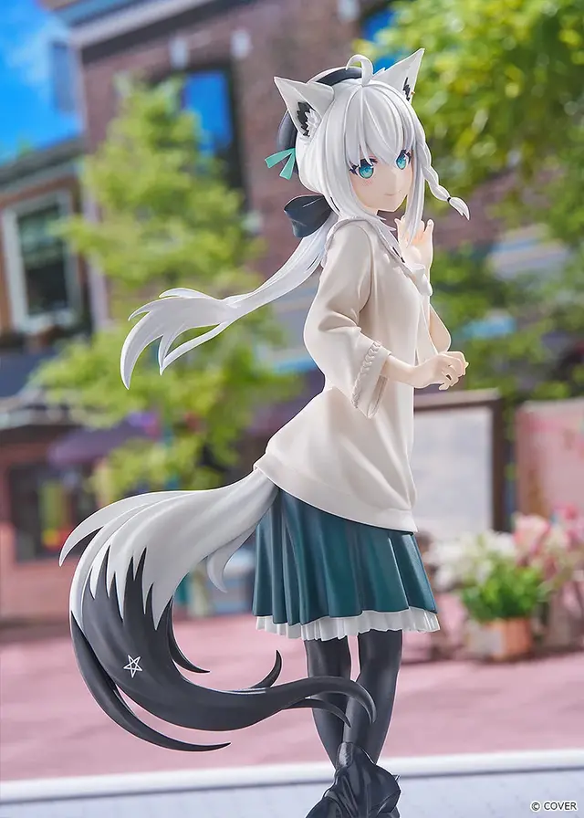 ホロライブ・白上フブキの私服コーデが可愛すぎ！印象的な優しい微笑みで立体化