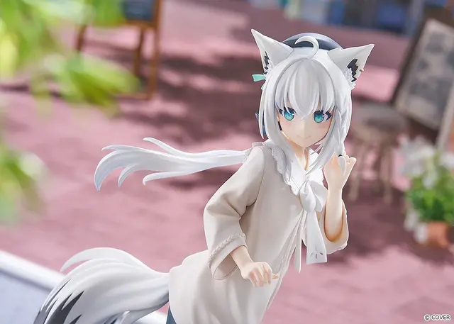 ホロライブ・白上フブキの私服コーデが可愛すぎ！印象的な優しい微笑みで立体化