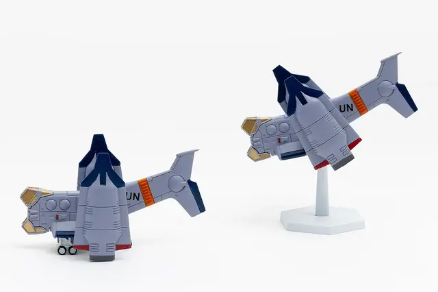 「ヱヴァ新劇場版」より航空支援機「YAGR-3B」がキット化！2機セットでランディングギアや、飛行状態で展示できるスタンドも付属