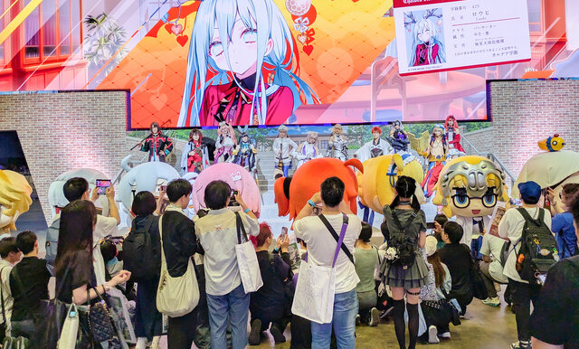 「FGO Fes. 2026」開幕！11周年のテーマは「学園祭」、公式コスプレイヤーと着ぐるみも勢揃いのカルデア学園はお祭り一色