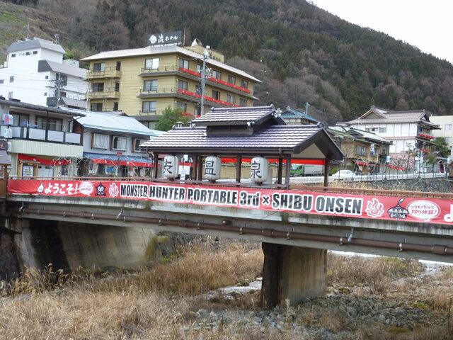 渋温泉にある撮影ポイントでは一瀬氏が撮影に協力してくれた。
