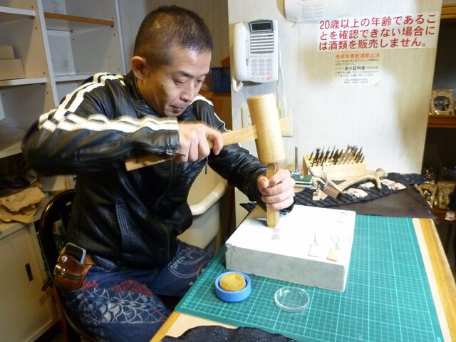 ストラップ製作シーン