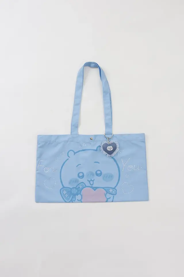 「ちいかわ」キラキラ輝く「DECOシリーズ」が目を引く！チャーム付きトートバッグと箔プリントTシャツなど5商品が新発売