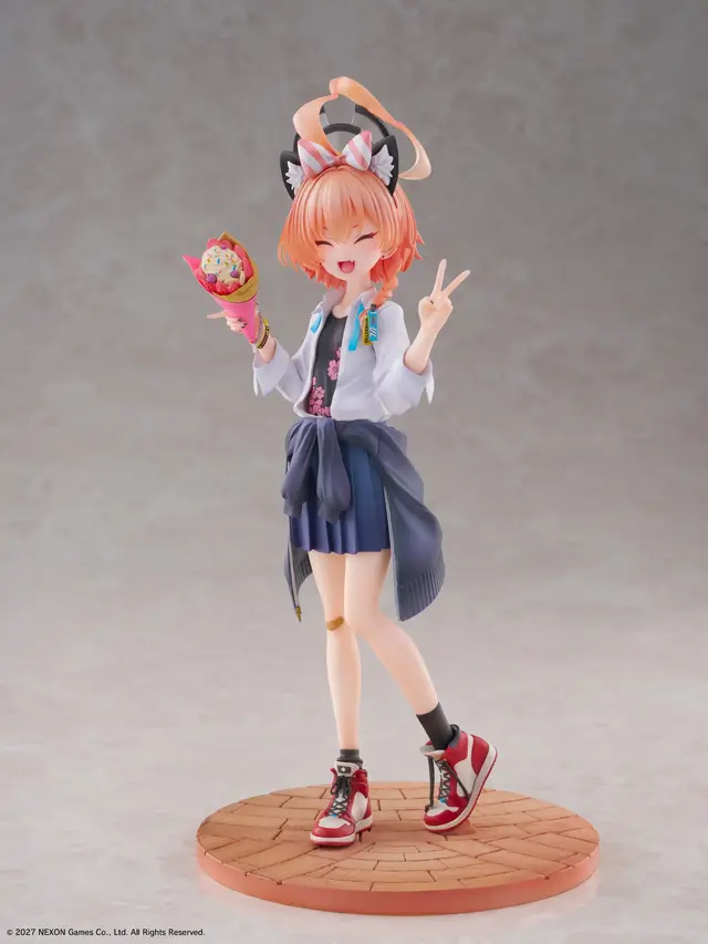 『ブルアカ』満面の笑みを浮かべる「ネル（制服）」が可愛すぎる！クレープ片手にピース、EXPO満喫のメモロビを1/7フィギュアで完全再現