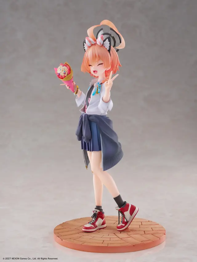『ブルアカ』満面の笑みを浮かべる「ネル（制服）」が可愛すぎる！クレープ片手にピース、EXPO満喫のメモロビを1/7フィギュアで完全再現