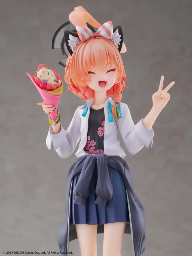 『ブルアカ』満面の笑みを浮かべる「ネル（制服）」が可愛すぎる！クレープ片手にピース、EXPO満喫のメモロビを1/7フィギュアで完全再現