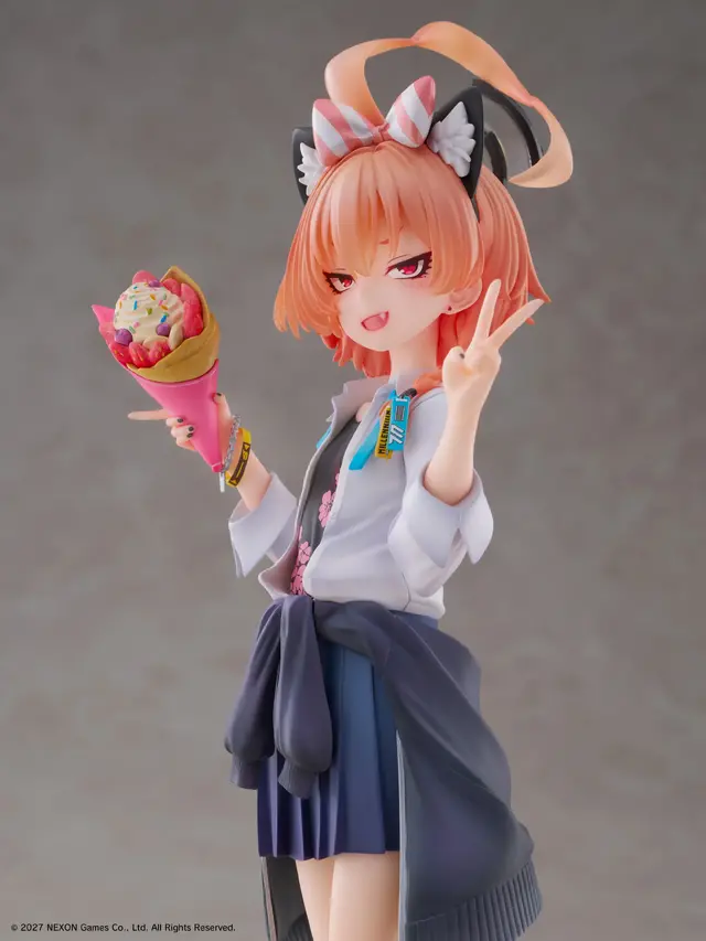 『ブルアカ』満面の笑みを浮かべる「ネル（制服）」が可愛すぎる！クレープ片手にピース、EXPO満喫のメモロビを1/7フィギュアで完全再現