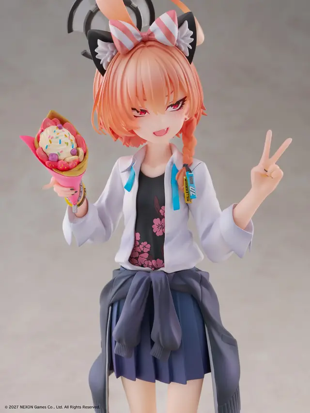 『ブルアカ』満面の笑みを浮かべる「ネル（制服）」が可愛すぎる！クレープ片手にピース、EXPO満喫のメモロビを1/7フィギュアで完全再現