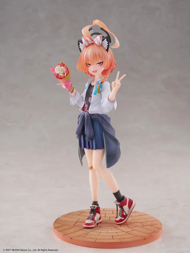 『ブルアカ』満面の笑みを浮かべる「ネル（制服）」が可愛すぎる！クレープ片手にピース、EXPO満喫のメモロビを1/7フィギュアで完全再現