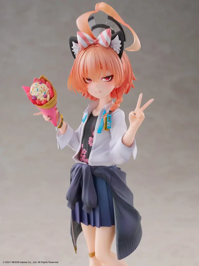 『ブルアカ』満面の笑みを浮かべる「ネル(制服)」が可愛すぎる!クレープ片手にピース、EXPO満喫のメモロビを1/7フィギュアで完全再現