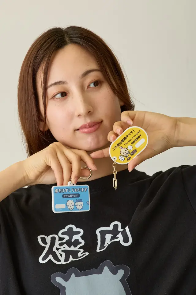 行くかっ 祝いの焼肉！「ちいかわ」卓を囲む微笑ましいデザインなど6種が「Talking ODM」に追加、名入れ席取りプレートも