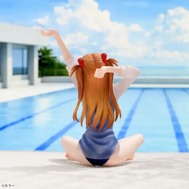 スク水姿が眩しい！「ヱヴァ」より「アスカ」プライズフィギュアが10月9日順次展開、座って伸びをするポーズで立体化