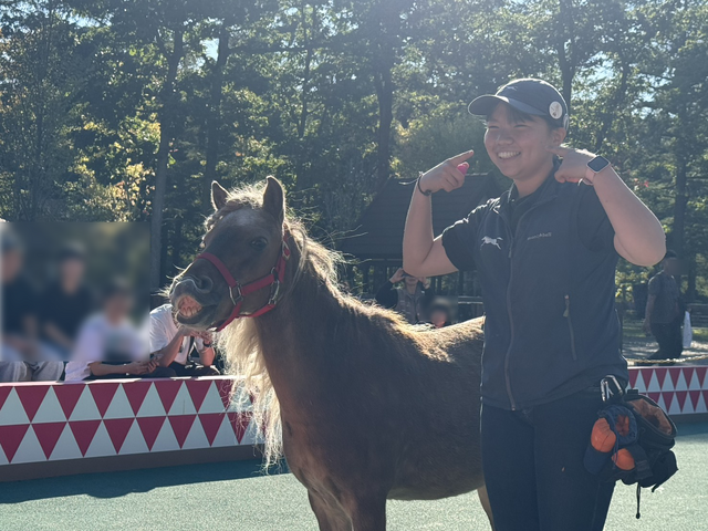 【特集】現代競馬の偉大なる母、御年35歳のウインドインハーヘアに後光がさしていた…！名馬と触れ合える「ノーザンホースパーク」訪問記