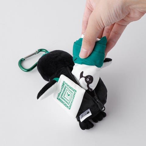 Suicaのペンギンが「マスコットバッグ」に！ 紀ノ国屋から発売決定ー背中からエコバッグが取り出せる