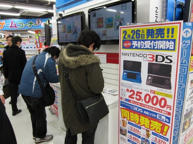 ニンテンドー3DS予約、有楽町では250人を超える行列が発生 ― 体験コーナーも設置