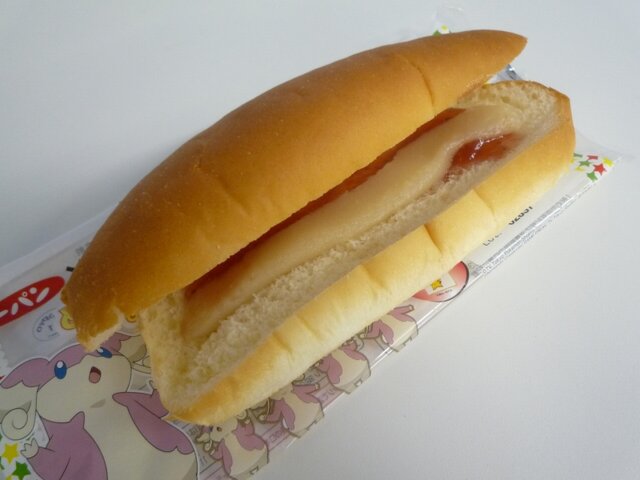 「白あん」と「イチゴジャム」という珍しい組みあわせ