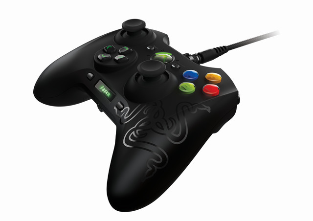 Xbox360ゲーマー注目、OLEDスクリーンを搭載したエリートゲーミングコントローラー「Sabertooth Elite」