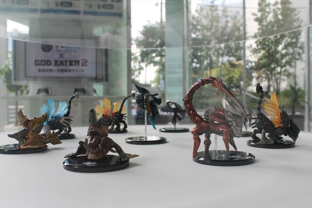 会場内にはフィギュアや等身大パネルなどを多数展示