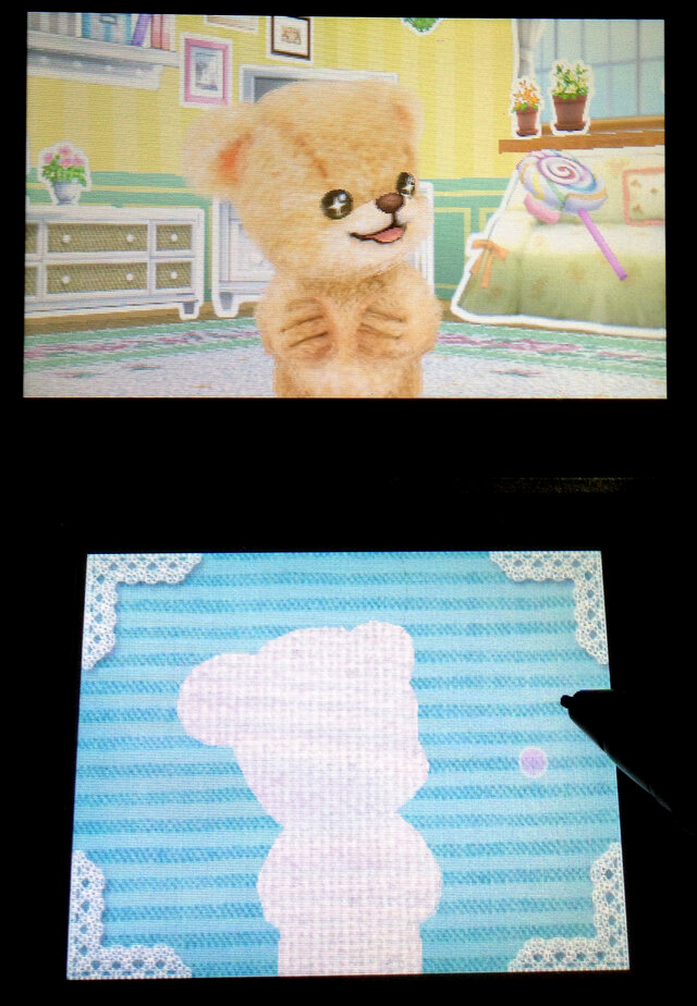 おやつのキャンディーをタッチペンで与えます
