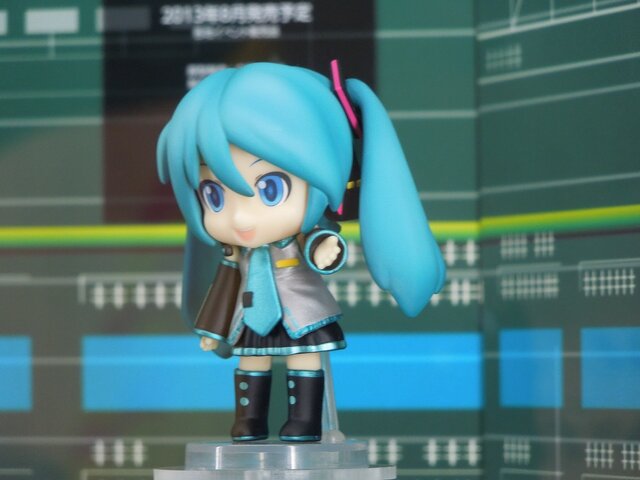 【ワンフェス2013夏】ファミマVer.のミク・リン・レン、痛車も―フォトレポート/VOCALOID