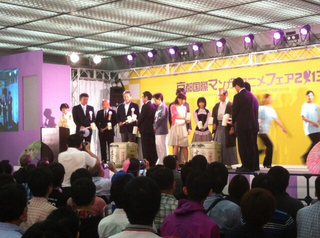 【京まふ2013】オープングセレモニーに悠木碧さんと斎藤千和さんがゲスト出演、盛大な鏡開きで開幕