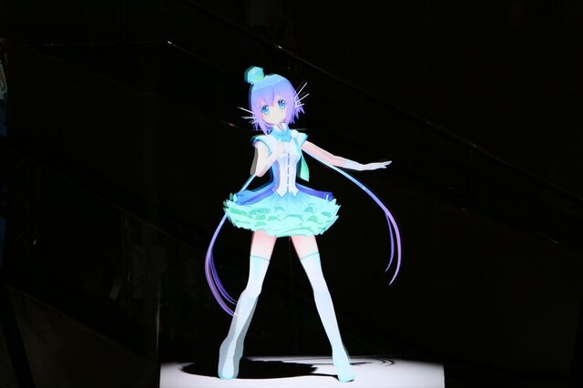 【東京ゲームショウ2013】VOCALOID蒼姫ラピスとハイファッションの融合、その未来と可能性