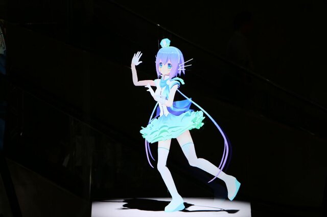 【東京ゲームショウ2013】VOCALOID蒼姫ラピスとハイファッションの融合、その未来と可能性