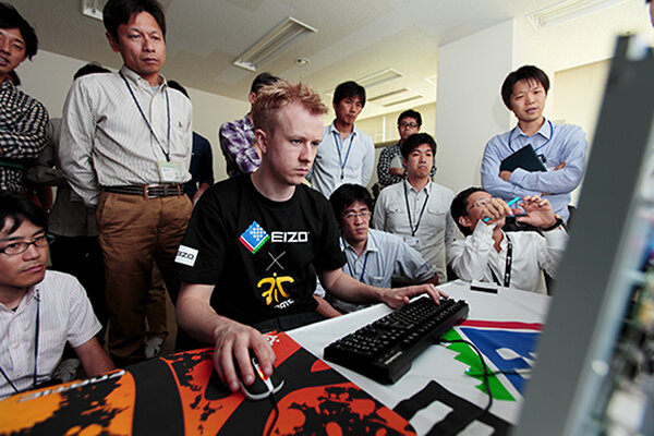 Fnaticがモニターの開発に協力
