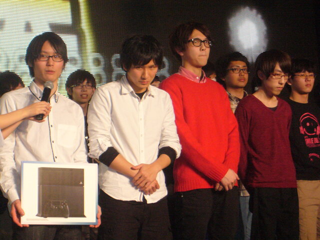 優勝チーム「らふぃん」のメンバー4名