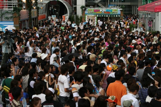 芋洗坂係長とインキーがお台場を沸かせた！『ブロブ カラフルなきぼう』イベント