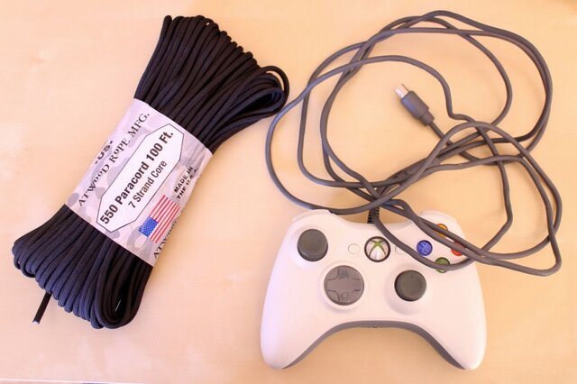 まるでお散歩ゲームをプレイしているみたい？古いXbox 360コントローラーで犬の巻き取り式リードを製作