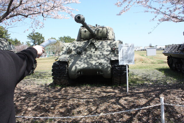 陸上自衛隊土浦駐屯地で戦車と一緒にお花見をしてきた