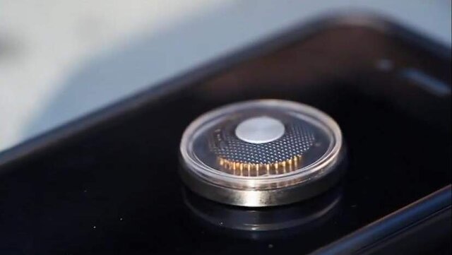 重さ僅か1.8g！ スマホに貼り付けて使うジョイスティック、クラウドファンディングを開始