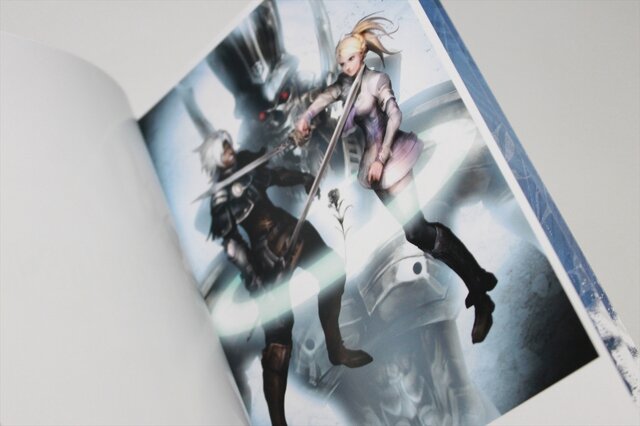 24枚のポストカード形式で収録