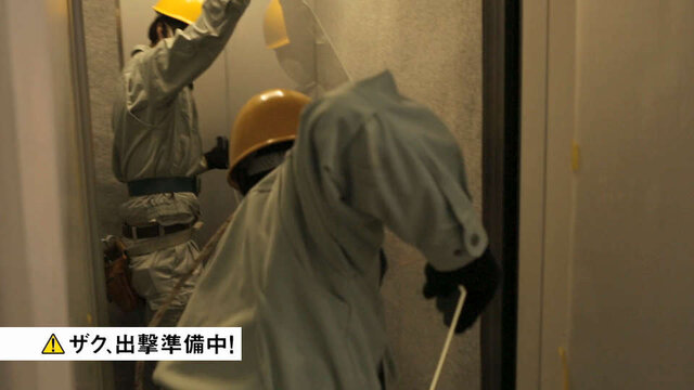 ザク、東京に立つ！？ 「シャア専用ザク」がビルを急襲する実写映像が公開